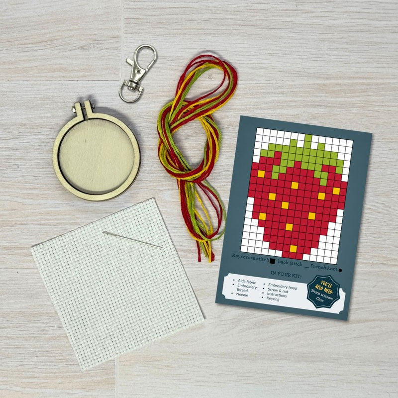 I'm Berry Grateful sleutelhanger - Aardbei - Mini borduurpakket