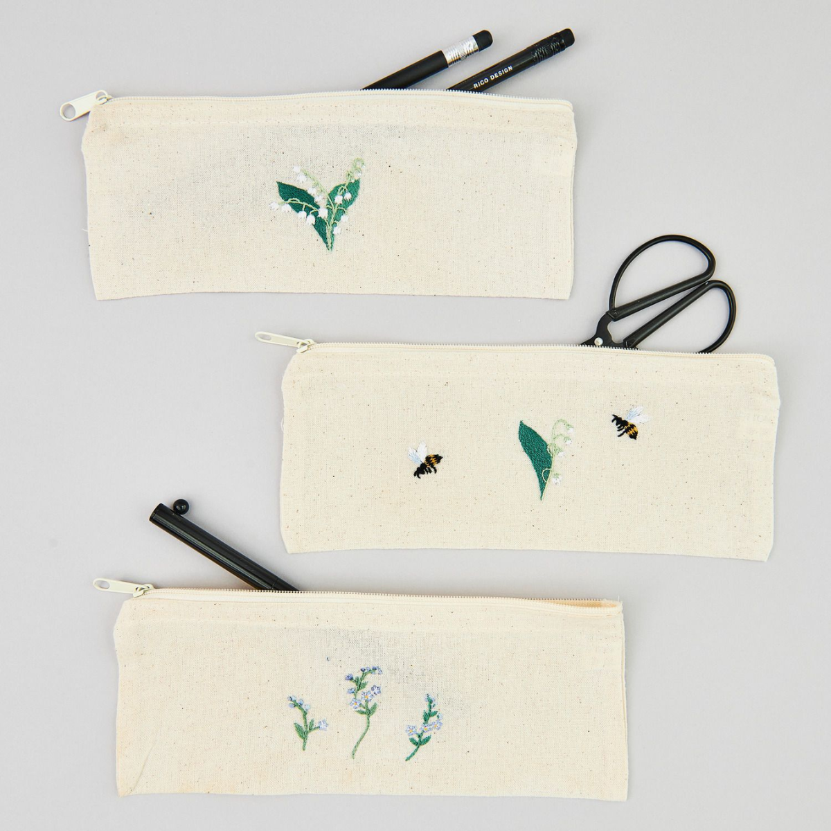 Stick & Stitch Embroidery Kit - Flowers and Bees (21 motifs)