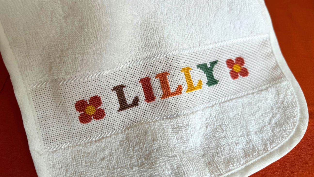 slabbetje borduren met babynaam DIY