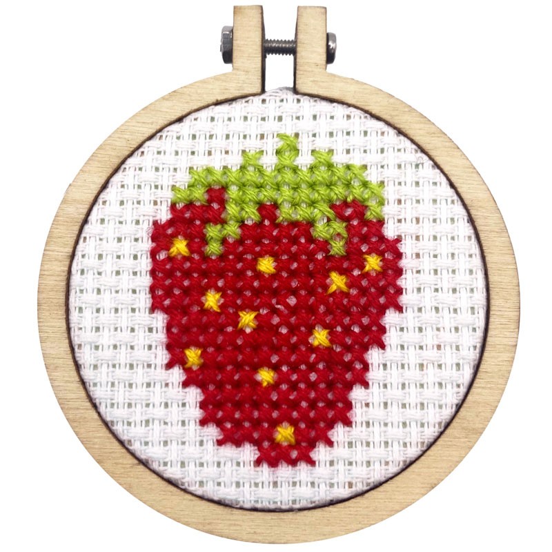 I'm Berry Grateful sleutelhanger - Aardbei - Mini borduurpakket