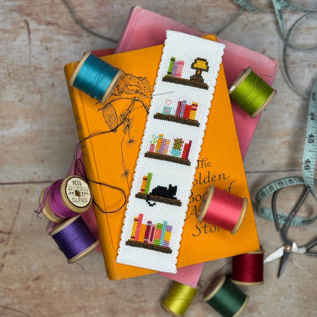 Book Lover boekenlegger - Boeken en een kat - Borduurpakket voor beginners