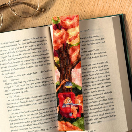 De Cosy Boekenlegger borduurpakket - Esther Bennink x Iris Borduurt -bestellen bij Iris Borduurt