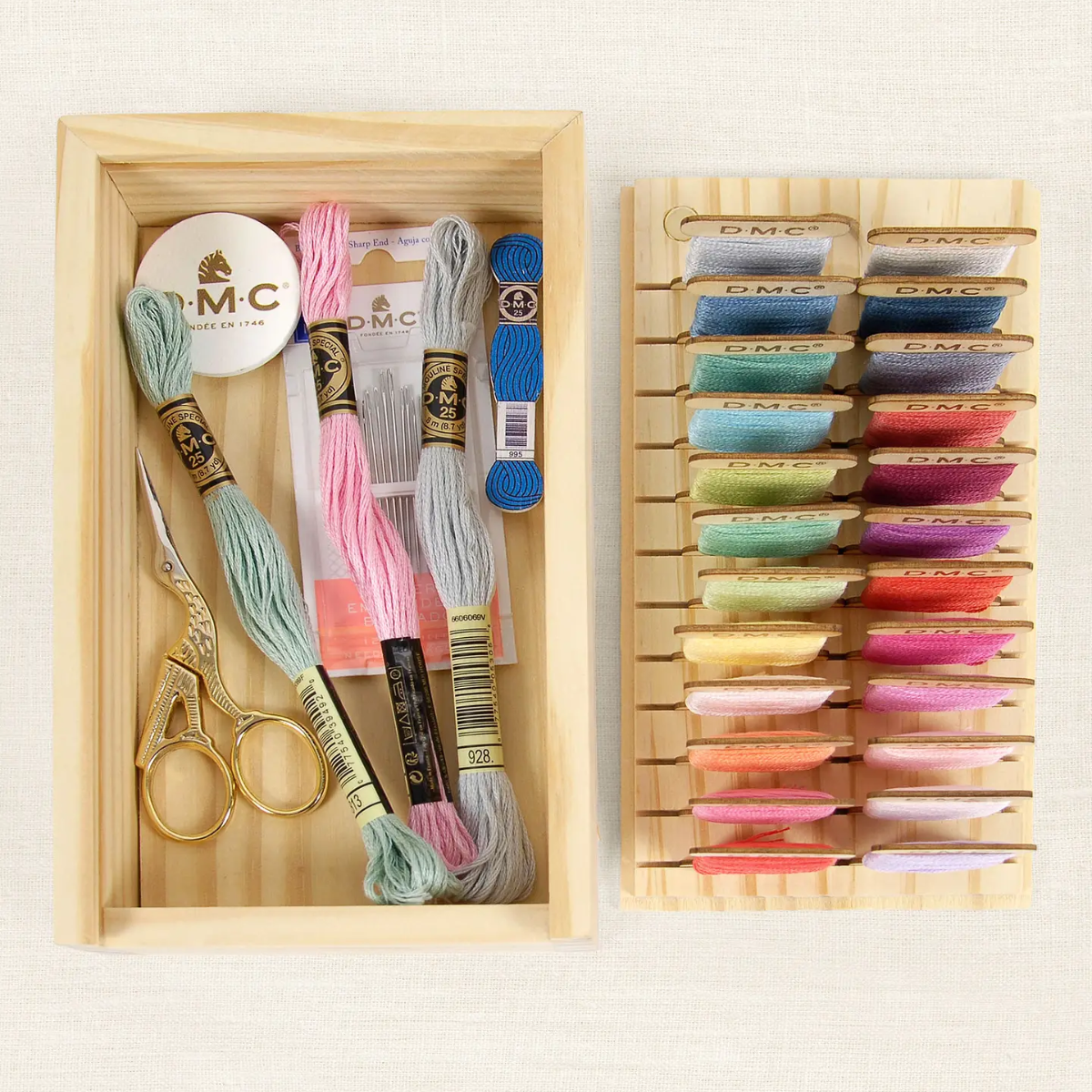 DMC houten opberger voor borduurgaren met wikkelkaartjes