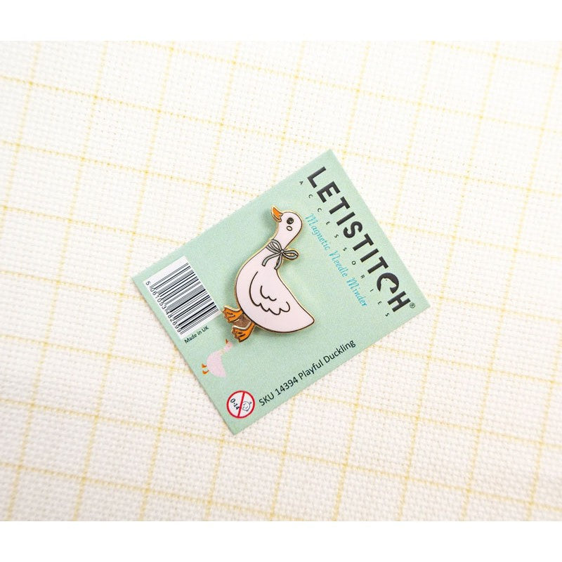 Playful Duckling - Gans met strik - LetiStitch Needle Minder