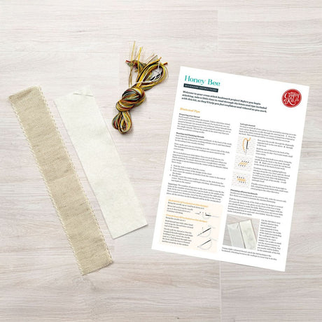 Honey Bee boekenlegger - Bijen en honing - Borduurpakket voor beginners