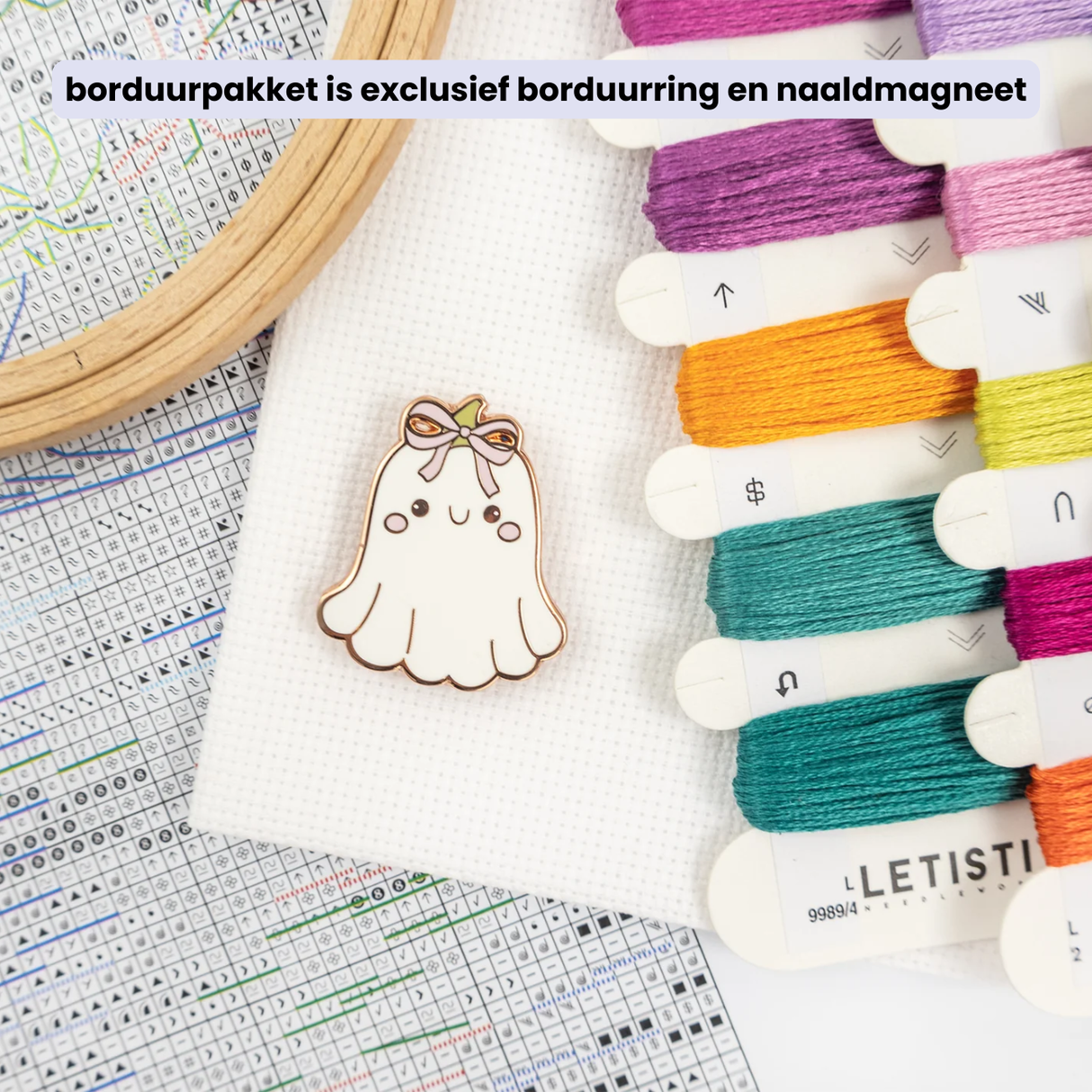 Glow Ghost Cove - Spookje en pompoen op tropisch strand - LetiStitch borduurpakket -bestellen bij Iris Borduurt
