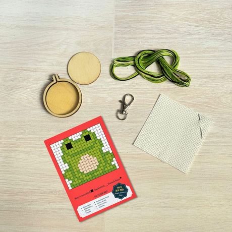 You're Toad-ally Loved! sleutelhanger - Kikker - Mini borduurpakket