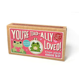 You're Toad-ally Loved! sleutelhanger - Kikker - Mini borduurpakket