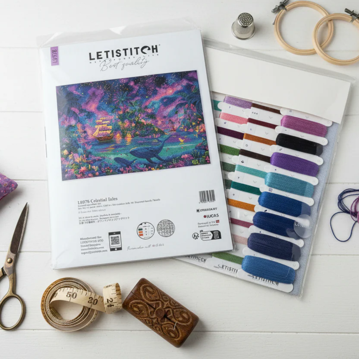 Celestial Isles - Walvissen onder sterrenhemel - LetiStitch borduurpakket -bestellen bij Iris Borduurt