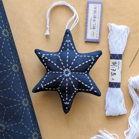Sashiko Kersthangers - Compleet borduurpakket - 5 stuks -bestellen bij Iris Borduurt