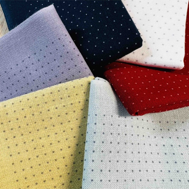 Sashiko stof met dot grid - Donkerblauw of wit - Hana Fukin -bestellen bij Iris Borduurt