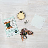 Your Make Me Sew Happy sleutelhanger - Klosje garen - Mini borduurpakket