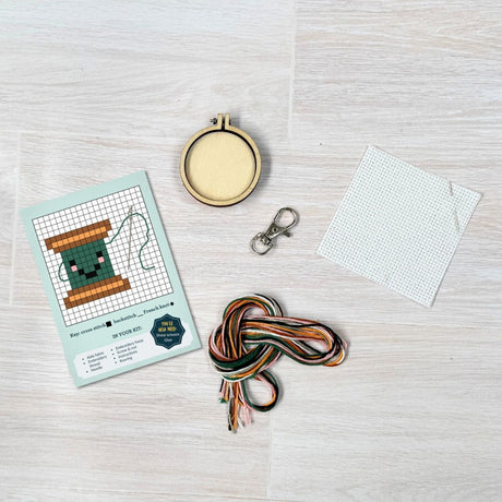 Your Make Me Sew Happy sleutelhanger - Klosje garen - Mini borduurpakket