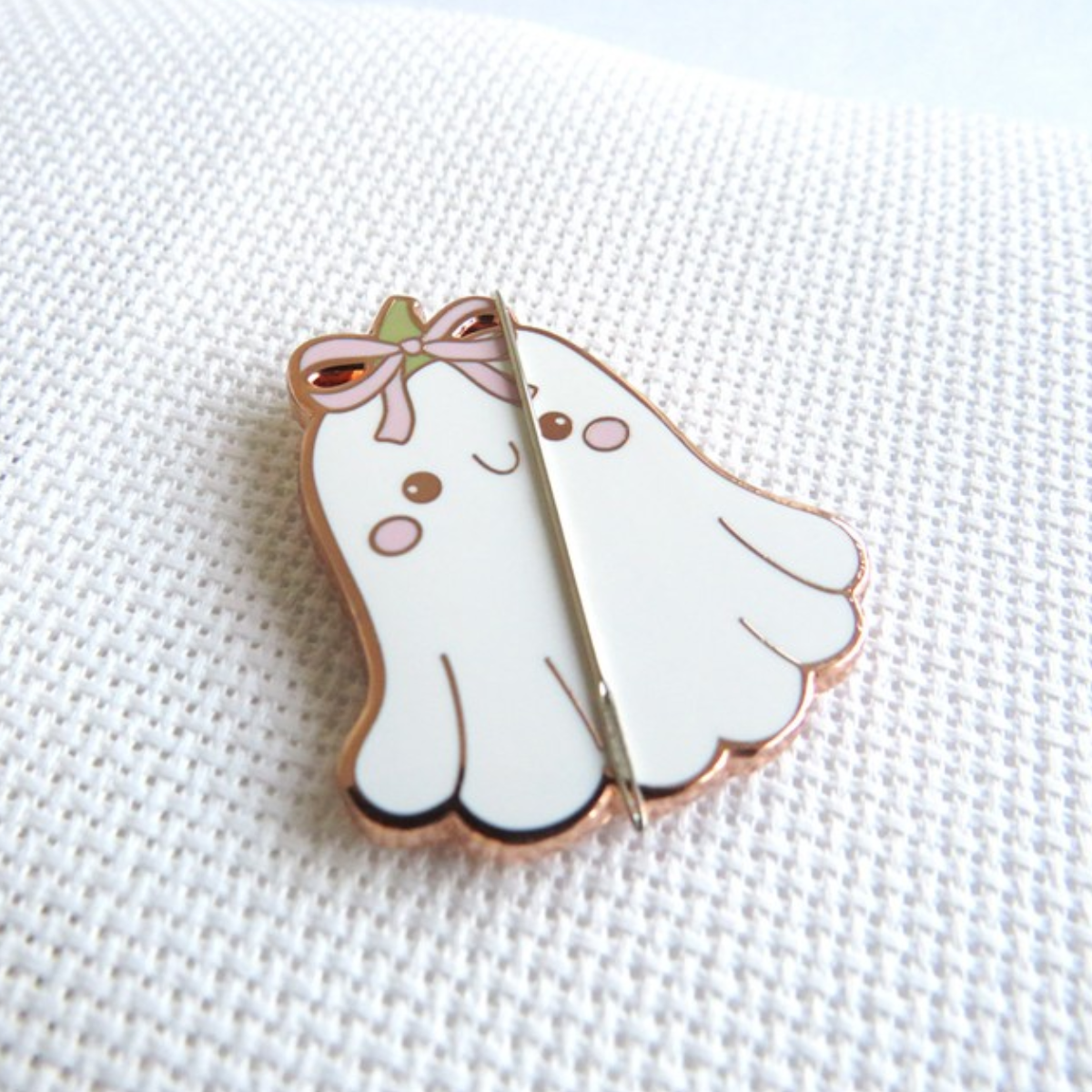 Boo - Spookje met roze strik - LetiStitch Needle Minder -bestellen bij Iris Borduurt