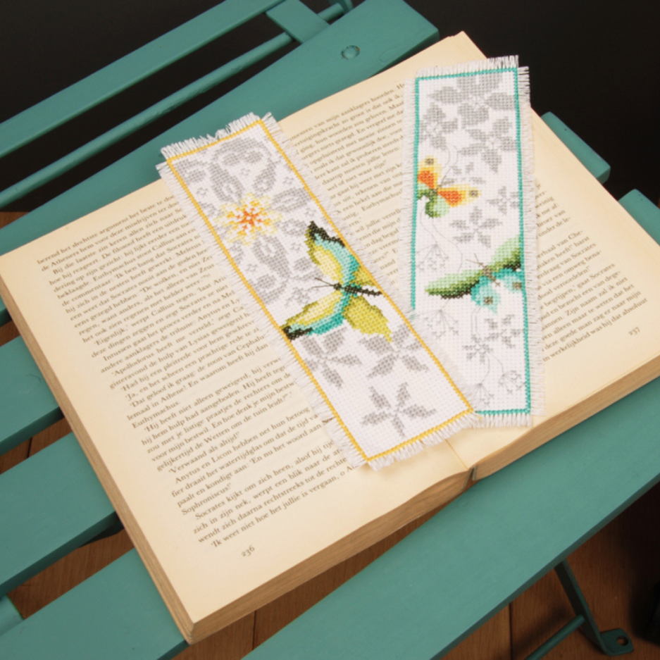 Vlinder en bloemen boekenlegger borduren